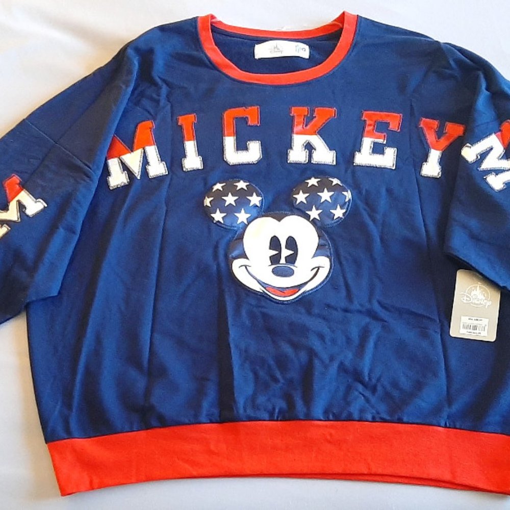 Disney "Team Mickey Mouse" Pullover, lightweight.